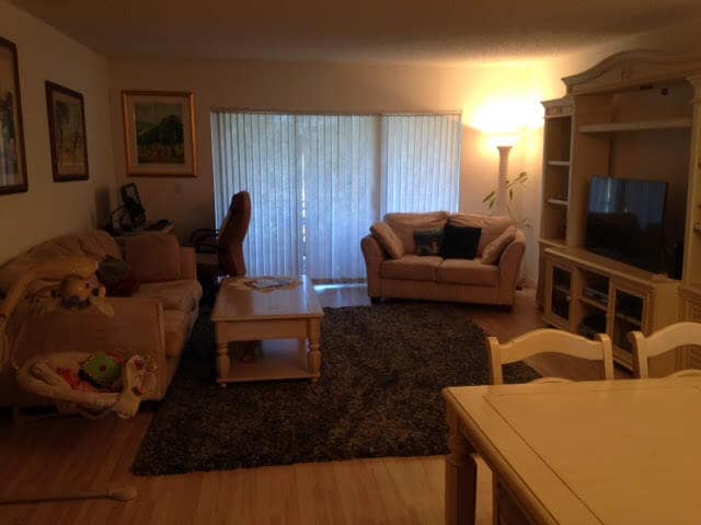 Building Photo - 8425 Casa Del Lago