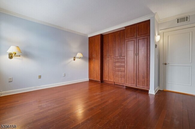 Building Photo - 1 Euclid Ave