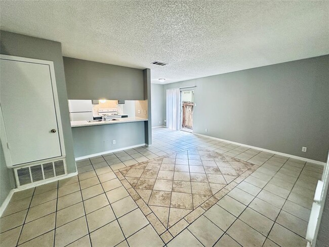 Building Photo - 1318 Southport Dr