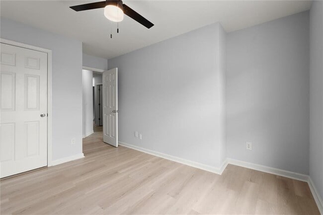 Building Photo - 1947 Lakeshore Overlook Cir NW