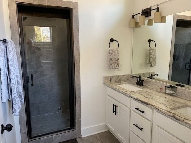 Building Photo - Craftsman Inspired 3 Bed/ 2.5 Bath Home in Cleveland Park, Fenced Yard, Pet Friendly, Screened Po...