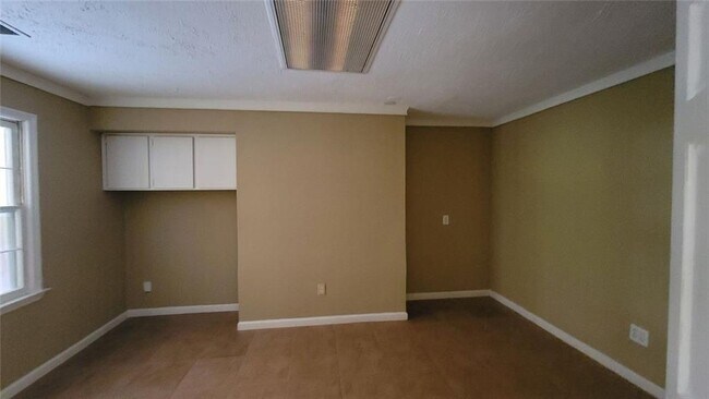 Building Photo - 5005 Johns Creek Ct