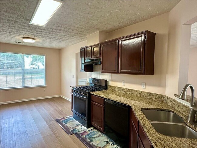 Building Photo - 665 Walnut Creek Dr NW