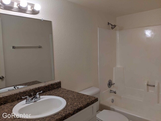 Building Photo - 2 br, 1 bath House - 2333 W Glenrosa Ave #115