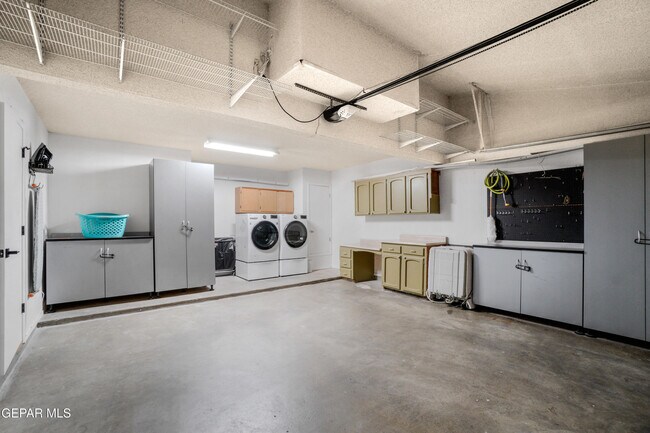 Building Photo - 12120 Desert Quail Ave