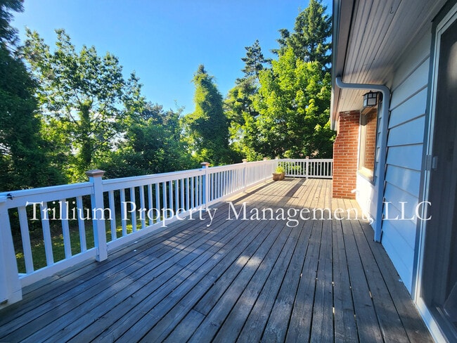Building Photo - 405 SE 68th Ave