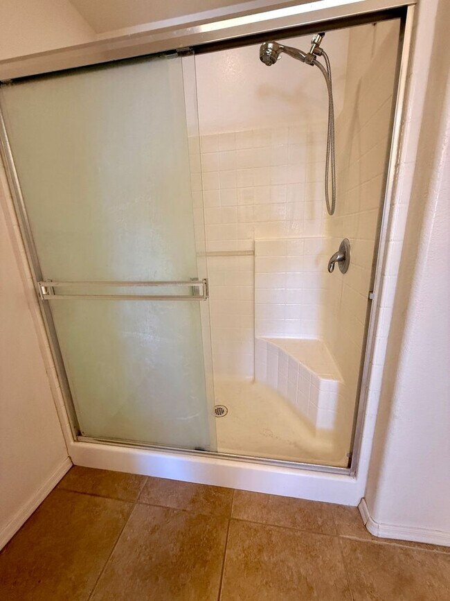 Building Photo - Great 3 bedroom, 2 bathroom home located in a cul-de-sac