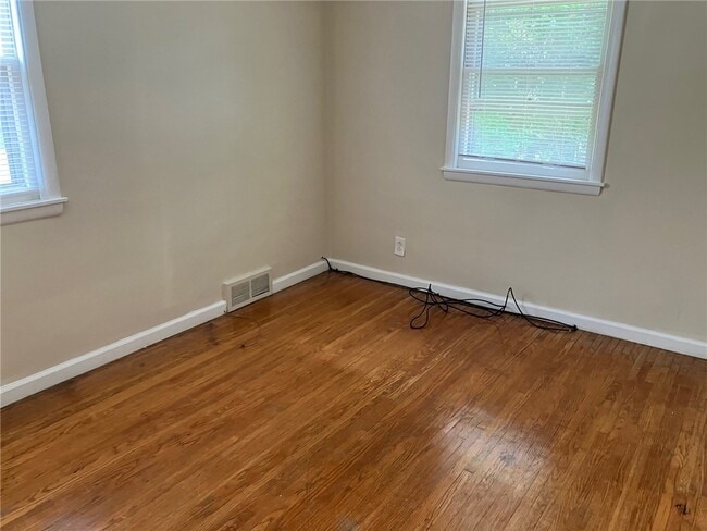 Building Photo - 50 Golf Ave