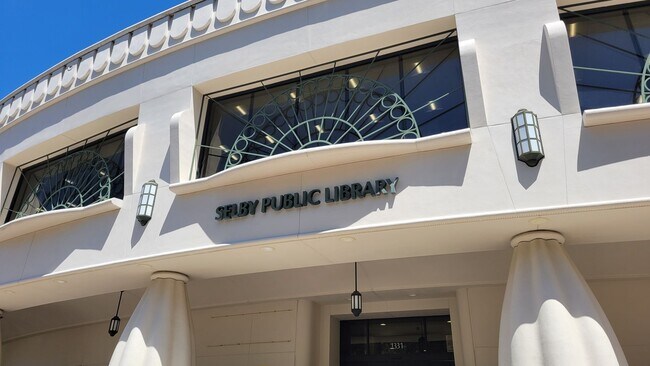 Building Photo - Short term ONLY luxury 2/2 condo in the heart of downtown Sarasota