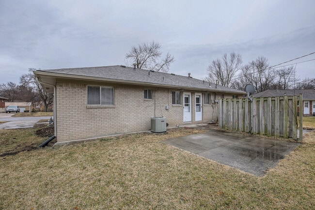 Building Photo - 514 NE Corder St