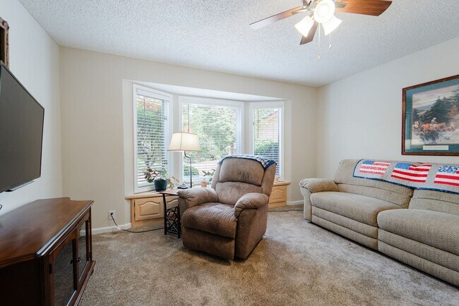 Building Photo - 3 Bed, 2 bath, in Hot Springs Village