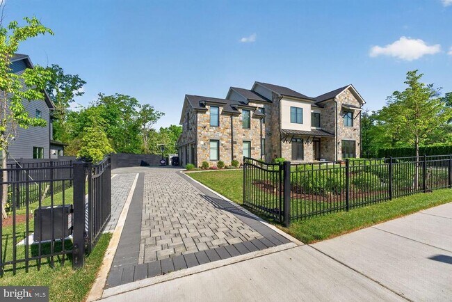 Building Photo - 1218 Karig Pl