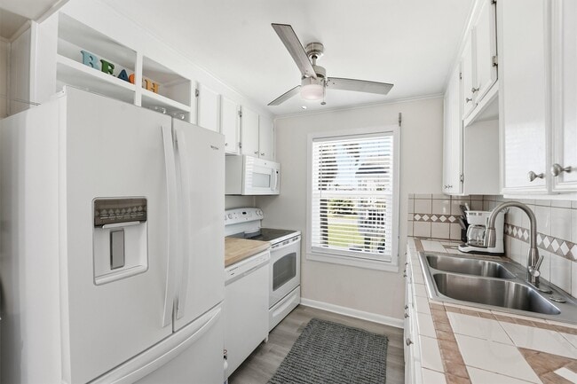 Building Photo - 4031 Panola Dr