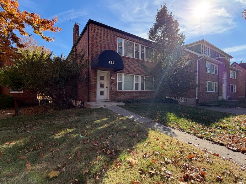 Building Photo - 422 S Hanley Rd