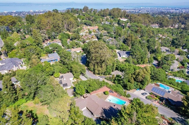 Building Photo - 25 Warmwood Way