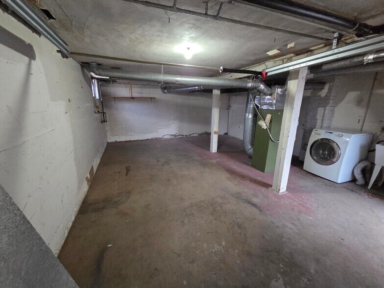 Building Photo - 849 Roberts St