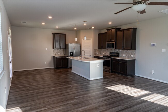 Building Photo - 7010 Silverleaf Oak St