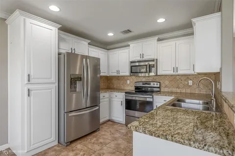 Building Photo - 204 Southern Creek Cir