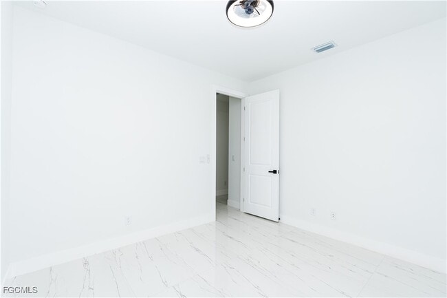 Building Photo - 903 NE 23rd St