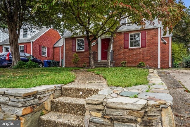 Building Photo - 1605 W Braddock Rd