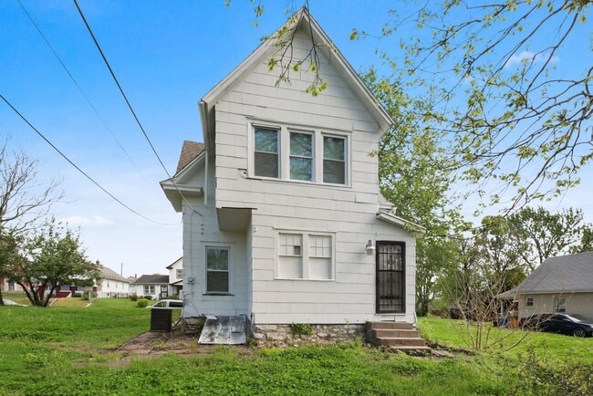 Building Photo - 3 Bedrooms Ready for Rent