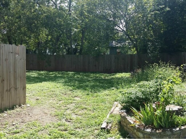 Building Photo - 901 Taulbee Ln