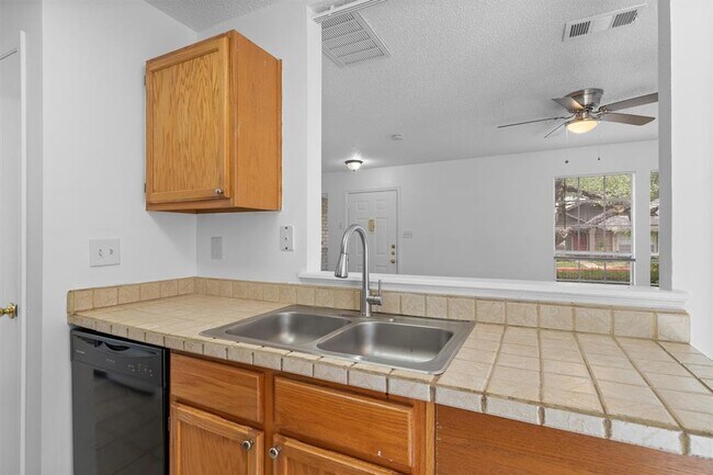 Building Photo - 1015 E Yager Ln