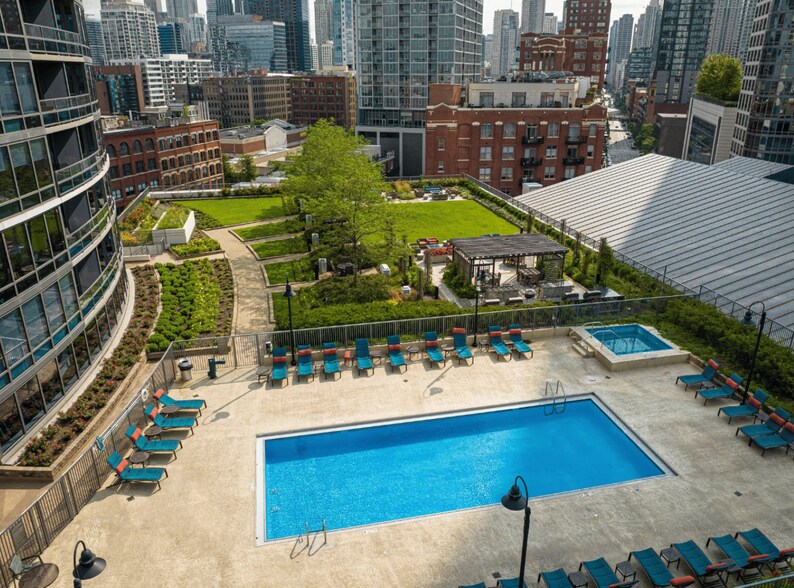 Building Photo - 645 N Kingsbury St