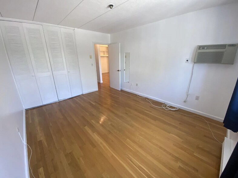 Building Photo - 179 Presidents Ln