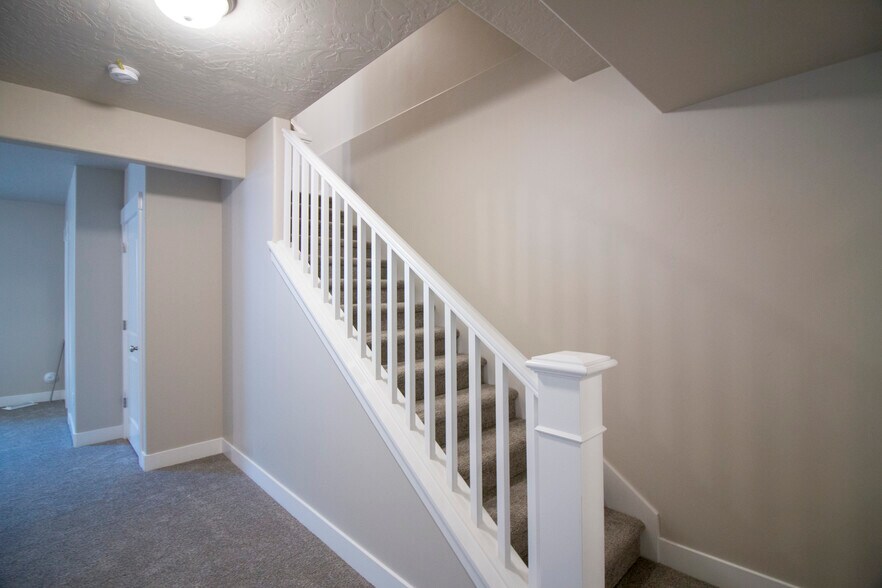 Building Photo - 8675 N Shadow Creek Aly