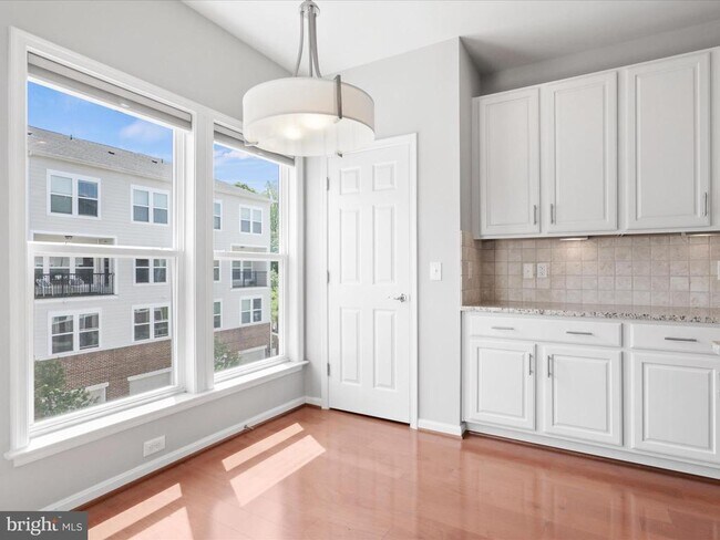 Building Photo - 3037 Rittenhouse Cir