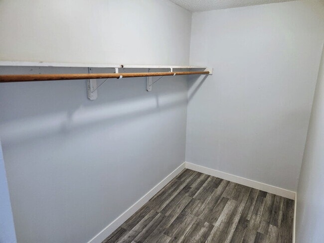 Building Photo - 1627 E Glenwood Dr