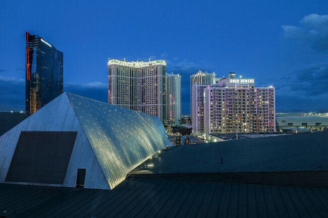 Building Photo - Studio with incredible views of the Strip!