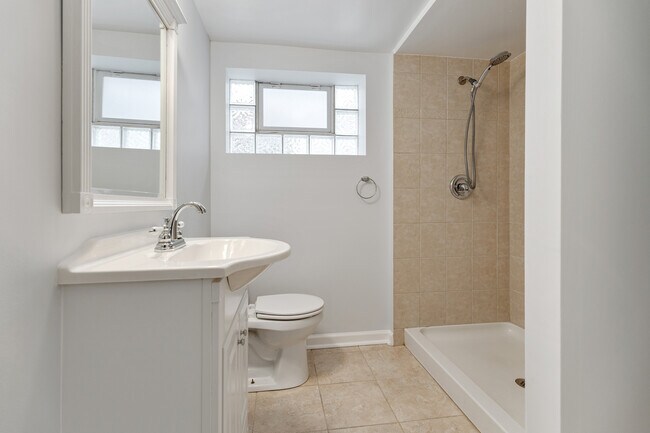 Building Photo - 2931 N 76th Ave