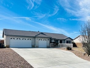 Building Photo - Spacious 4-Bedroom Home in Desirable Apple Valley Neighborhood