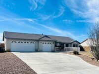 Building Photo - Spacious 4-Bedroom Home in Desirable Apple Valley Neighborhood