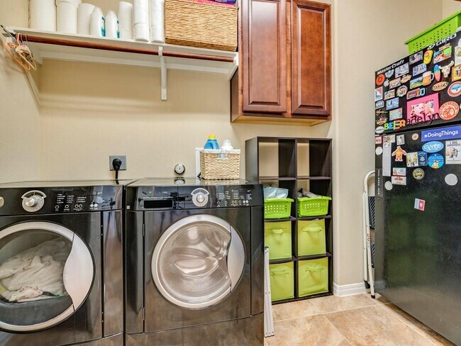 Building Photo - 2816 Canyon Valley Run