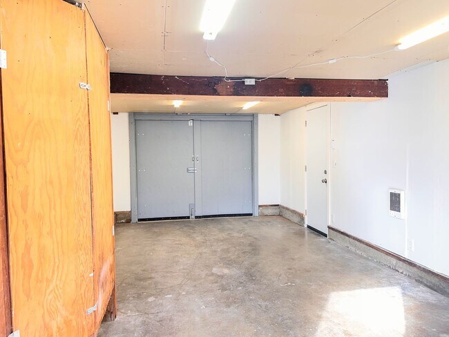 Building Photo - 1BD/1.5BA APT W/ GARAGE&YARD
