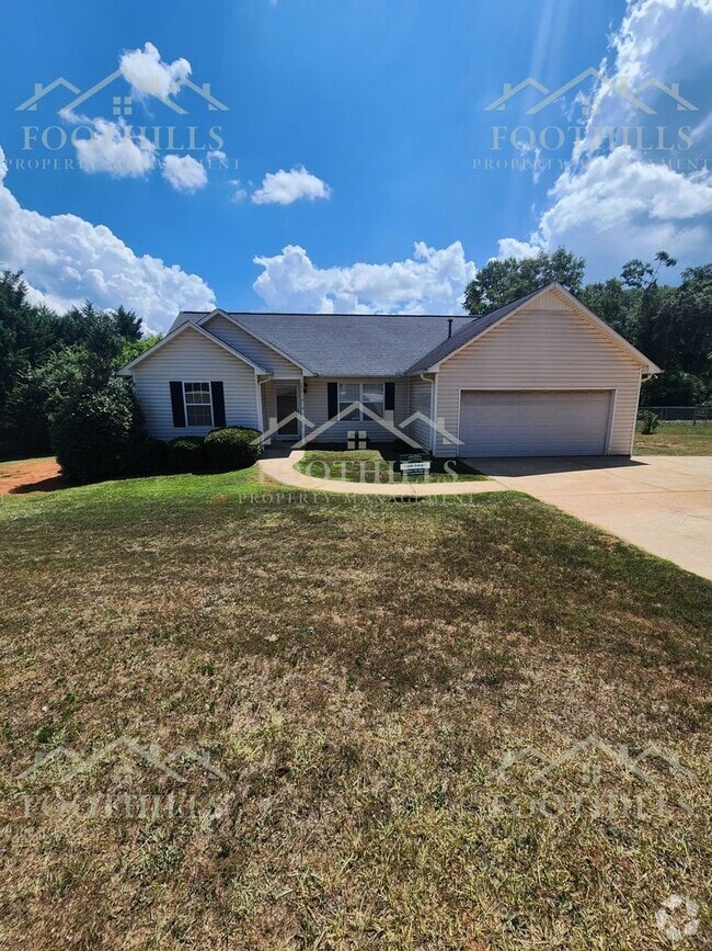 Building Photo - Refreshed & Ready! 3BR Home with Deck and ...