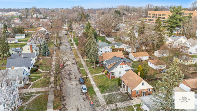 Building Photo - 706 Harlan Ave NE