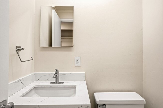 Building Photo - Remodeled 2 Story 3 Bed 1.5 Bath Townhome in Mountain View