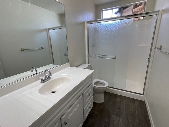Building Photo - Single Story Southside Home Close to Vande...