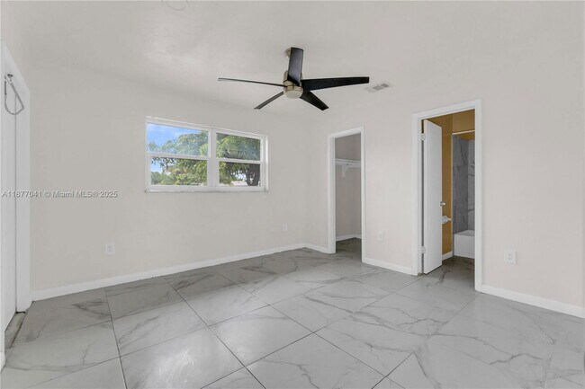 Building Photo - 5807 SW 27th St