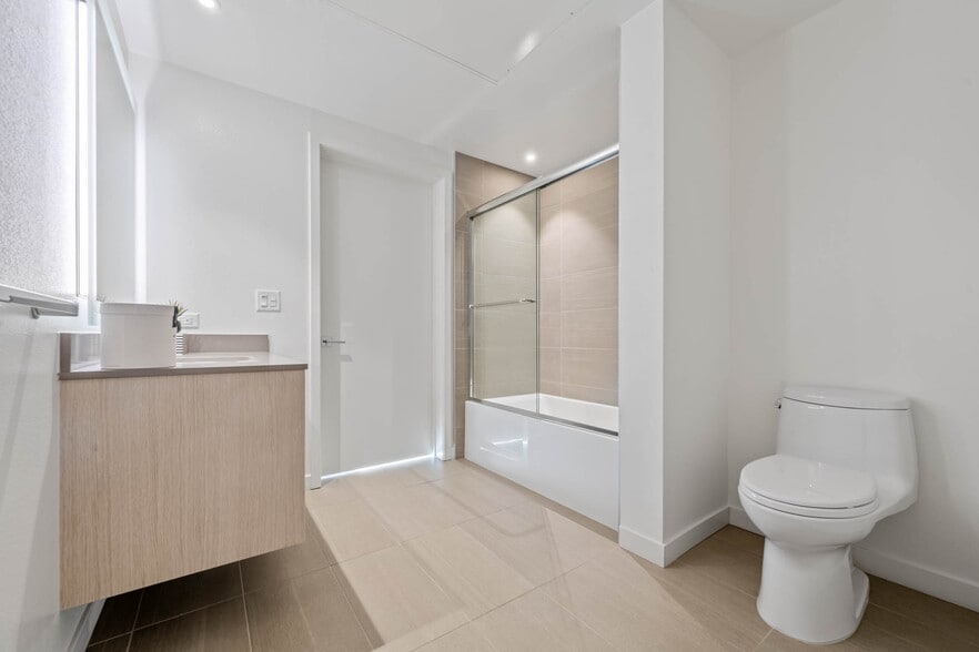 Building Photo - 5851 W 88th St