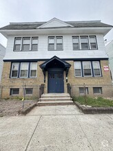 Building Photo - 66 Halstead St