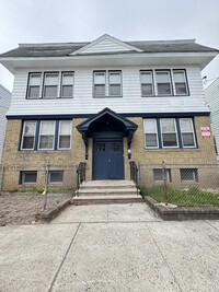 Building Photo - 66 Halstead St
