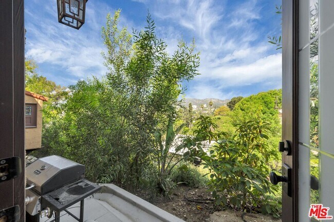 Building Photo - 1570 Sanborn Ave