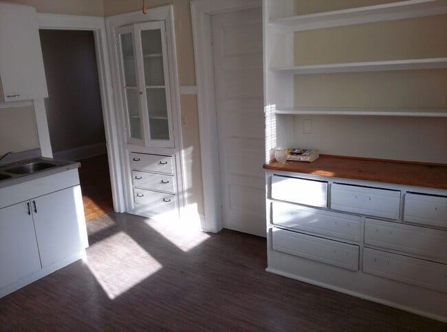 Building Photo - 2614 N Prospect Ave