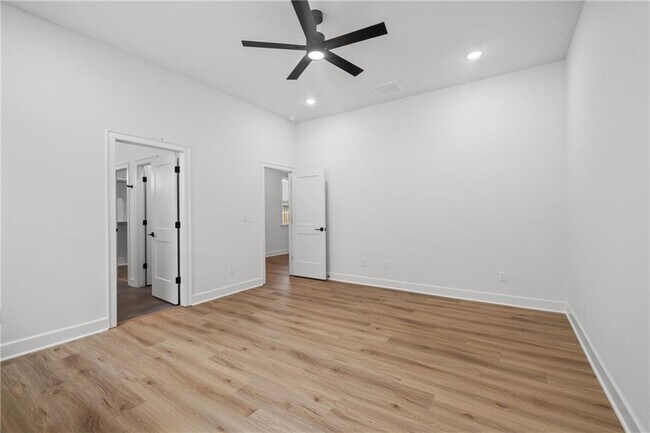 Building Photo - 490 Apollo Dr