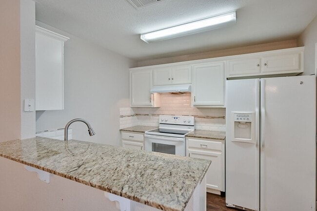 Building Photo - Mansfield 3/2 Duplex